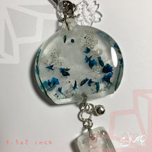 Load image into Gallery viewer, Blue Flower Large Shaker Furin