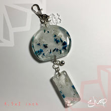 Load image into Gallery viewer, Blue Flower Large Shaker Furin
